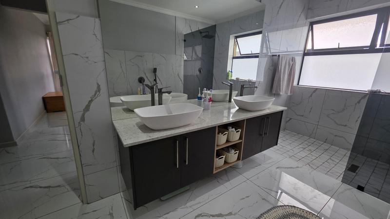 3 Bedroom Property for Sale in Hartenbos Heuwels Western Cape